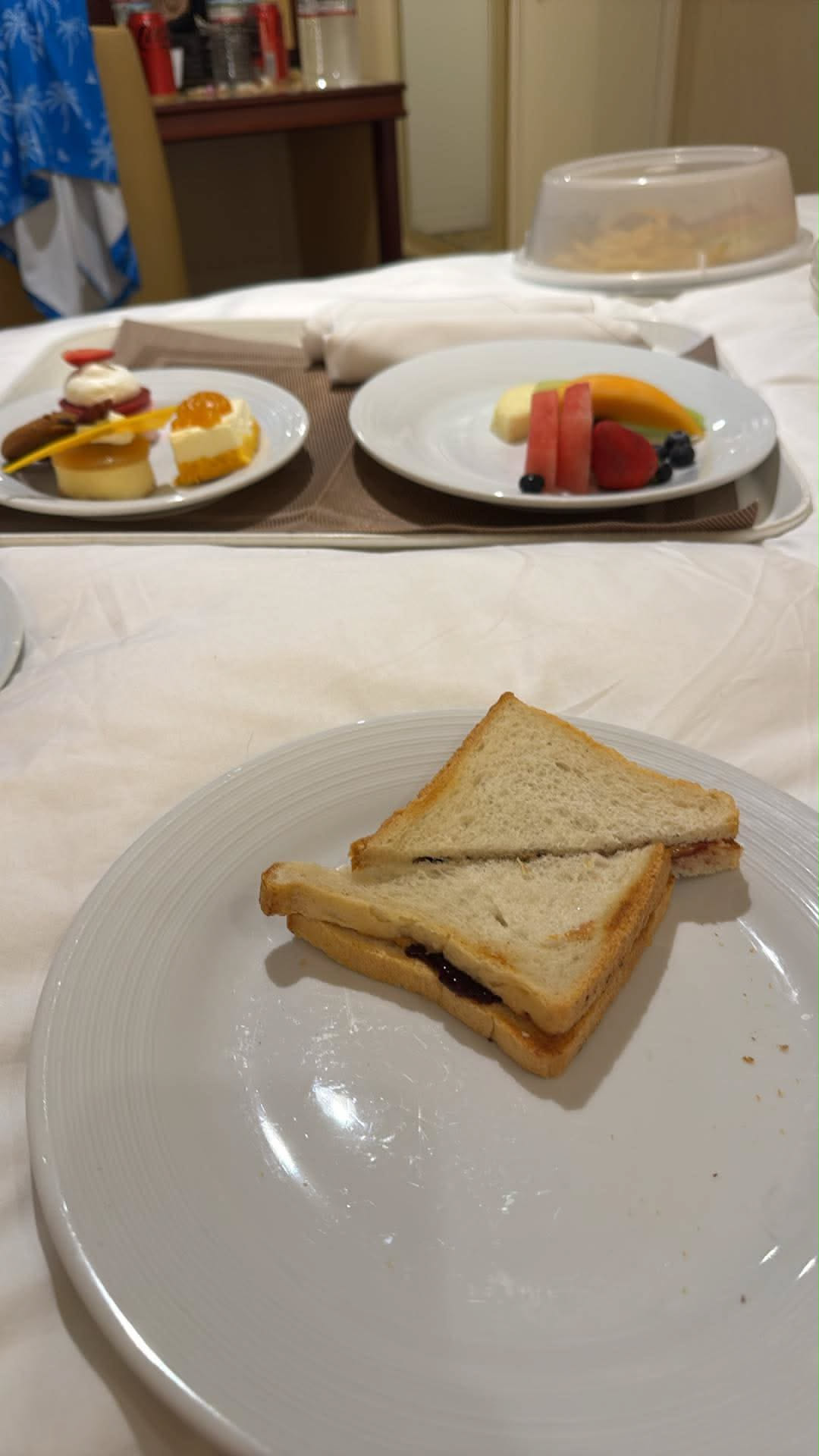 Our final room service. 😭