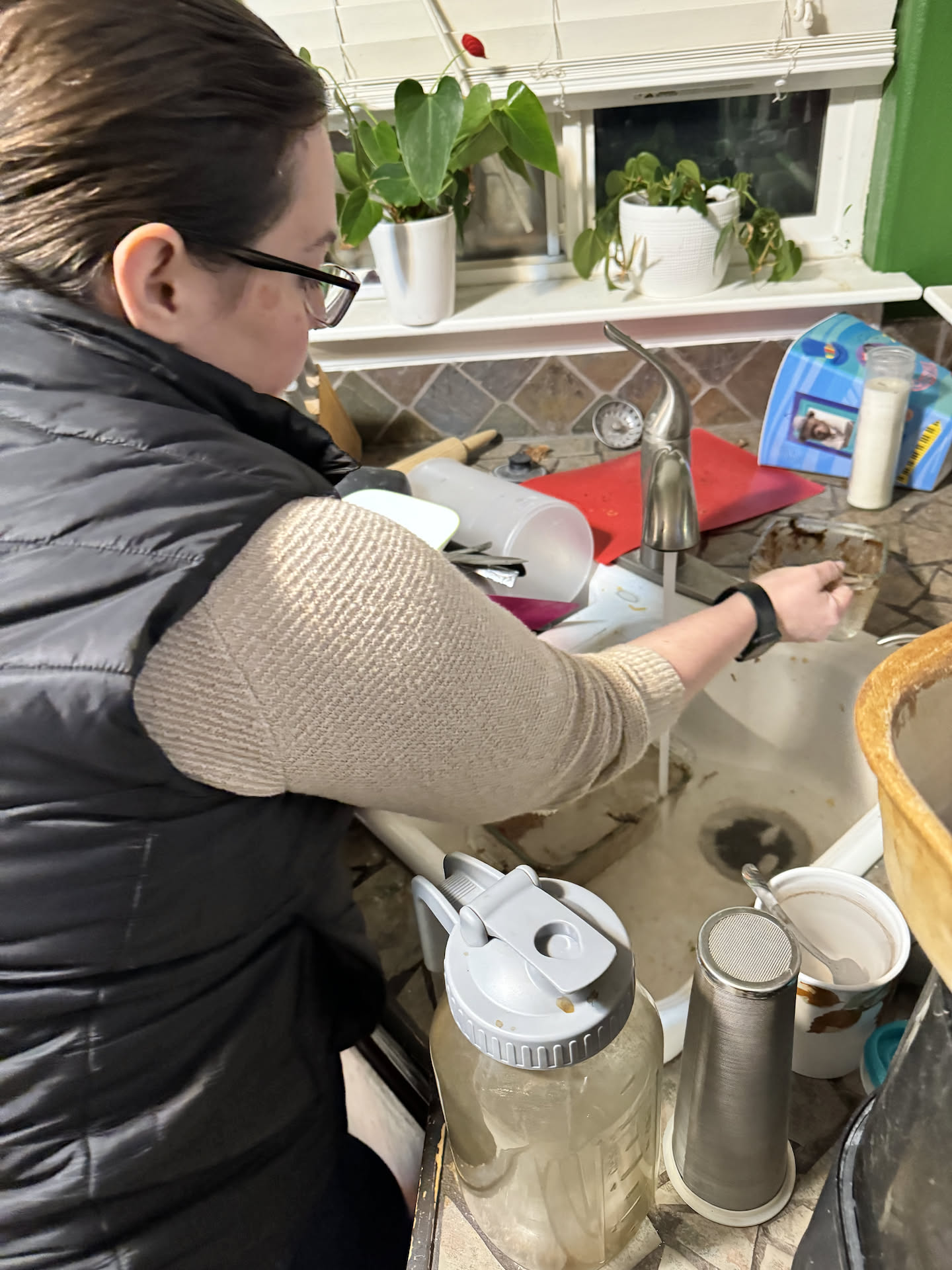 Nick and Deanna are trying a new thing where they switch off on who covers the laundromat in the evenings so we can rest and the house can stay cleaner… Nick’s turn at the laundromat, so here is Deanna doing the dishes.