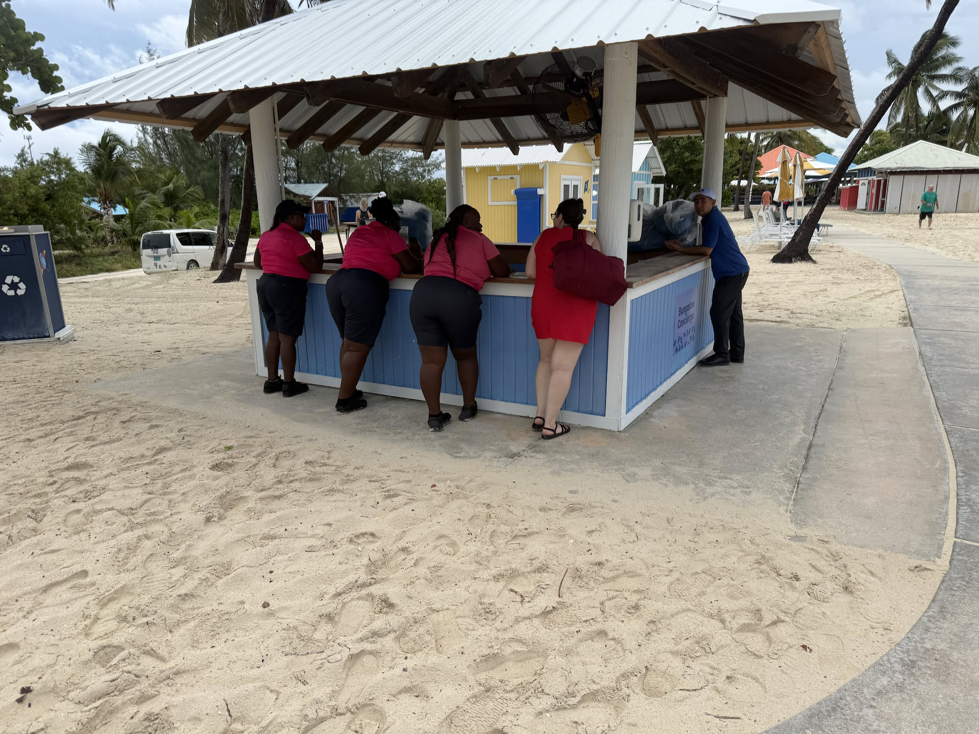 Deanna pranked the ladies working at the beach and walked up and leaned with them lol