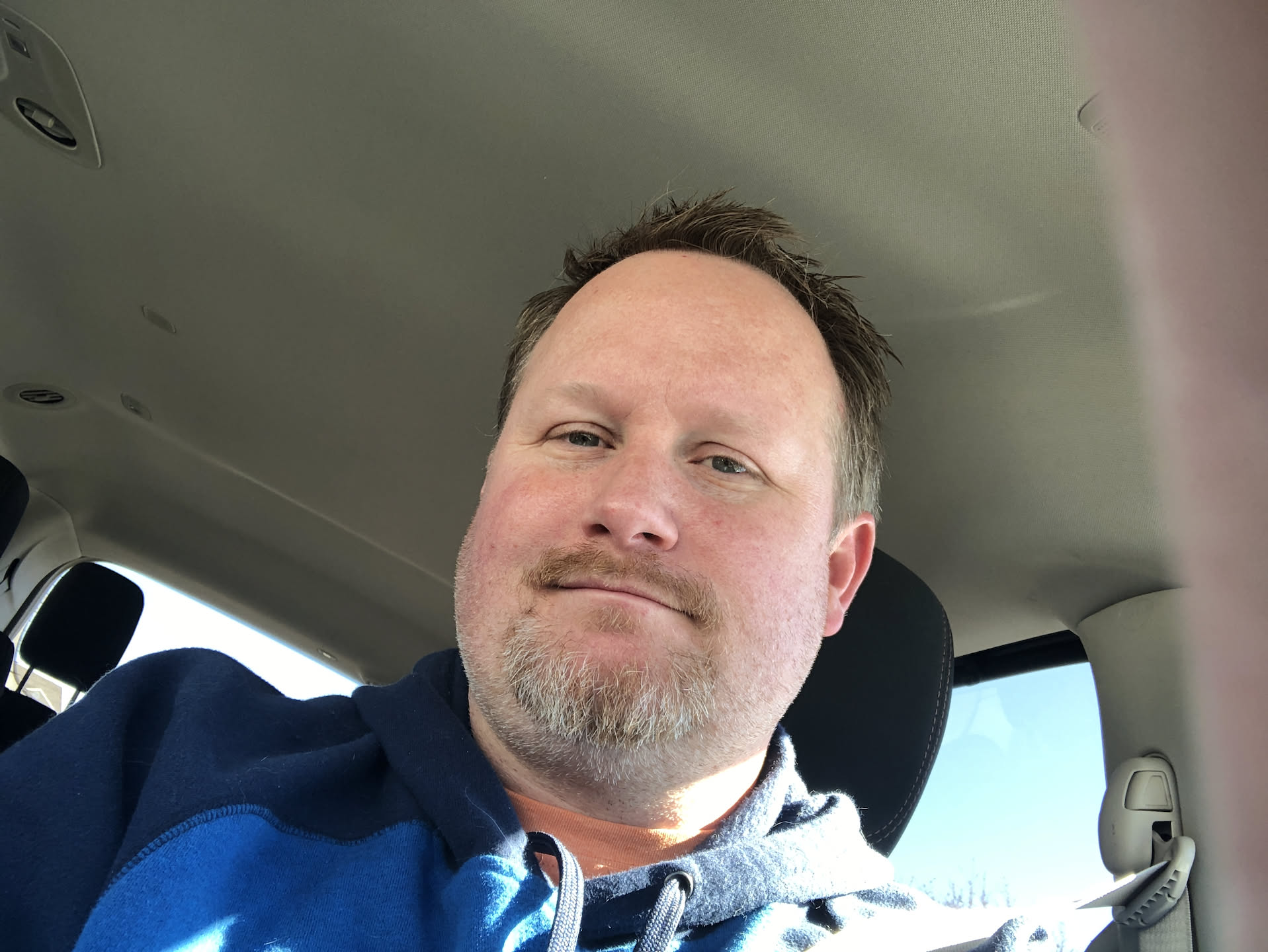 Nick is waiting in the car for Deanna to head to Pix.