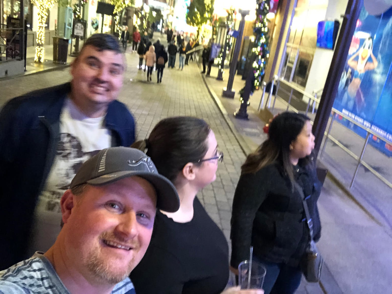 After the high roller we walked a bit around some shops in that area.
