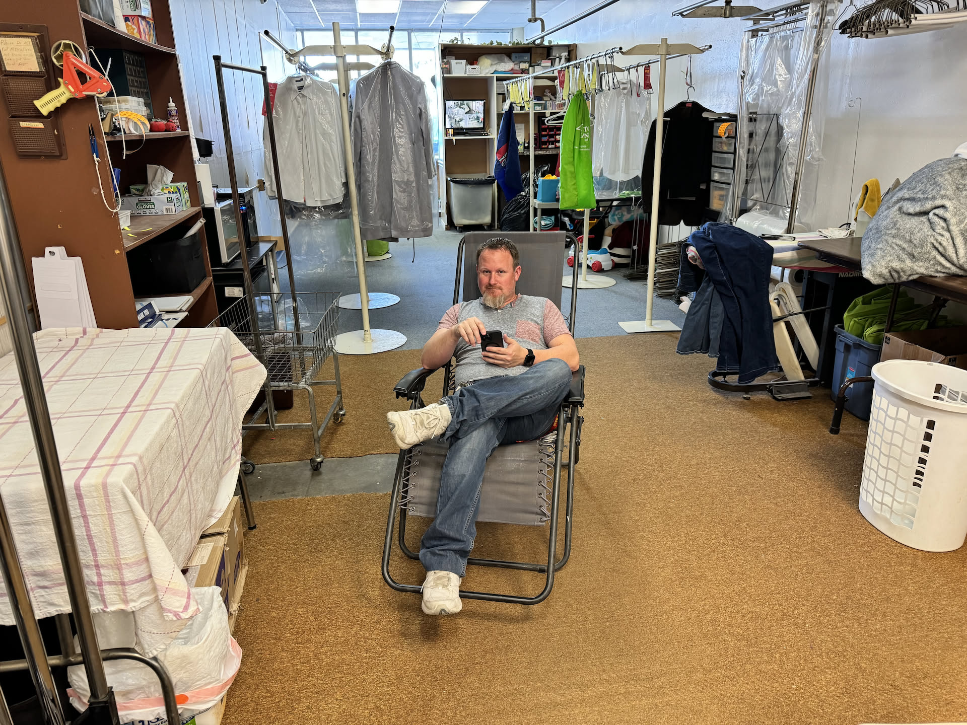 Deanna caught a pic of Nick taking a break.