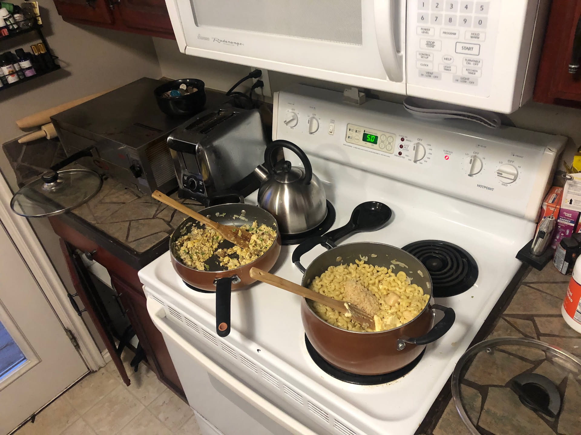 Deanna is making two meals at once here… Our Mac-N-Cheese, all plant based, and an tofu scramble for breakfast burritos… they both taste like the real thing… she is amazing.