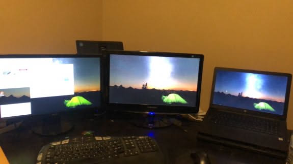 Got my office setup for my first day of work… 3 monitors again baby!!