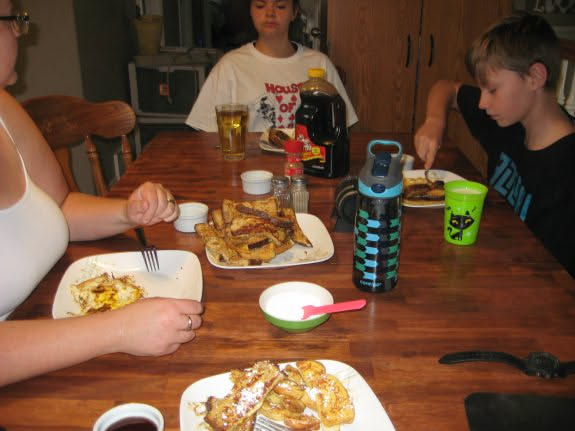 Chow time… was sooo good, we ate every bite. There was nothing left.